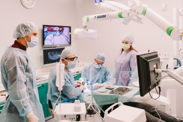 X-guide Jelusic - Nobel Biocare implantati